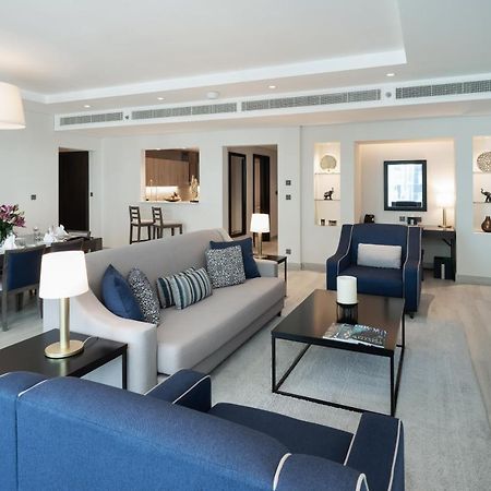Centara West Bay Hotel & Residences Doha Exterior photo A suite at the hotel